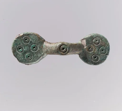 Equal-Arm Brooch
