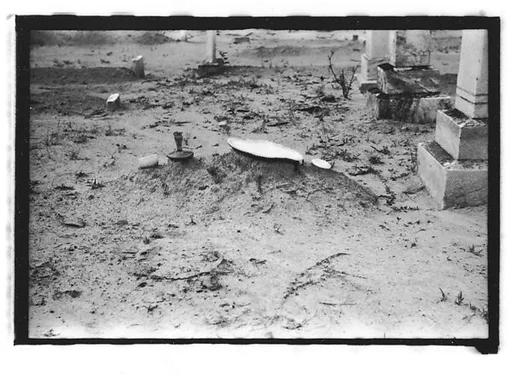 [Grave with Dishes on Plot, Alabama]