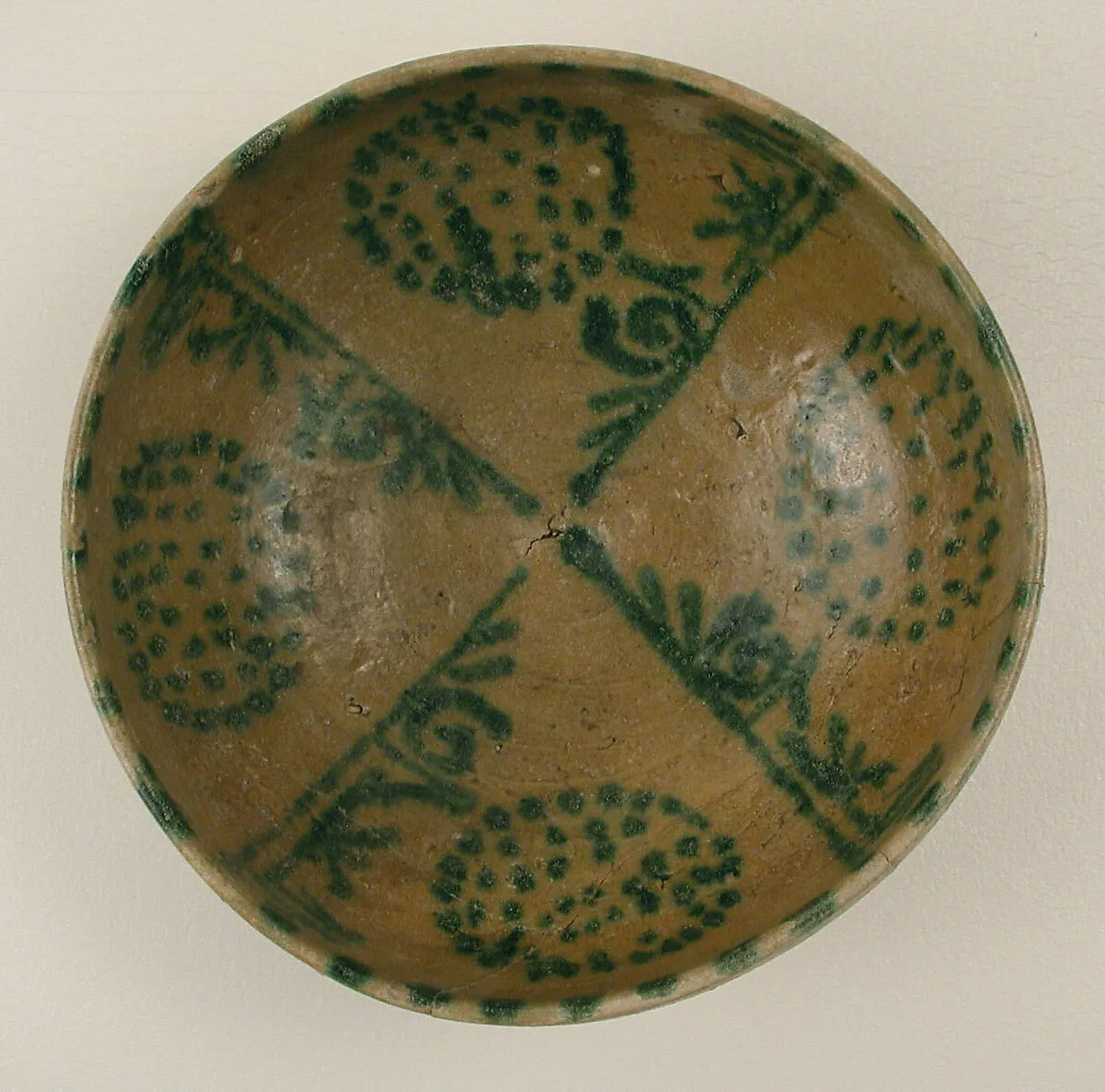 Bowl with Green Pseudo-Inscriptions and Clusters of Spots — Unknown