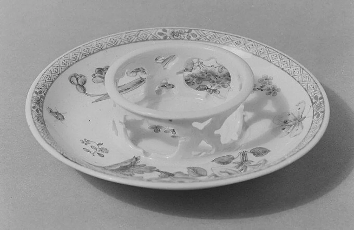 Saucer — Vienna|Claudius Innocentius Du Paquier period