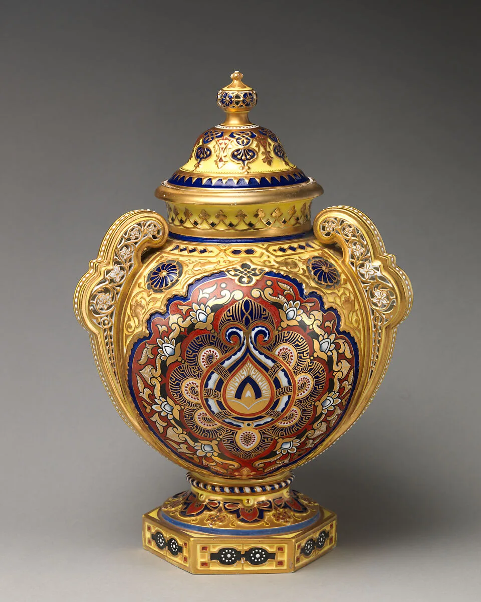 "Alhambra" vase with lid — Crown Derby