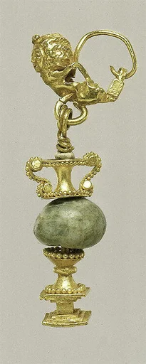 Gold and beryl earring