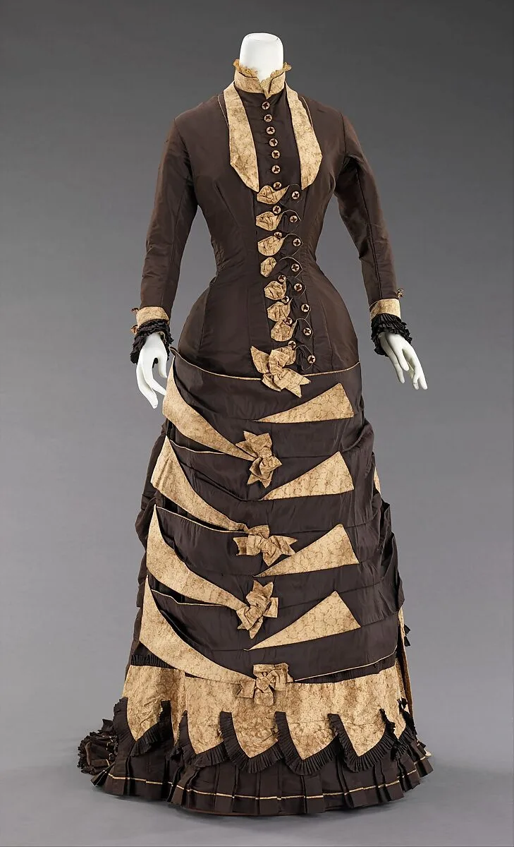 Wedding dress — Unknown