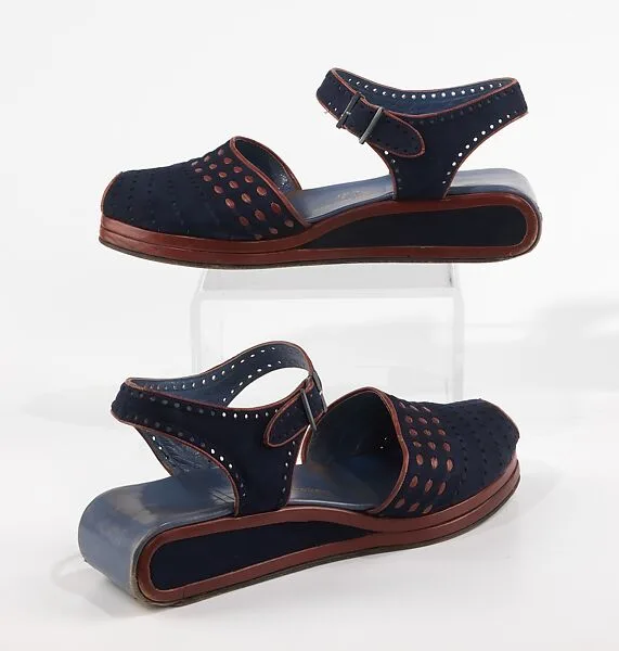 Sandals — David Levin|Saks Fifth Avenue