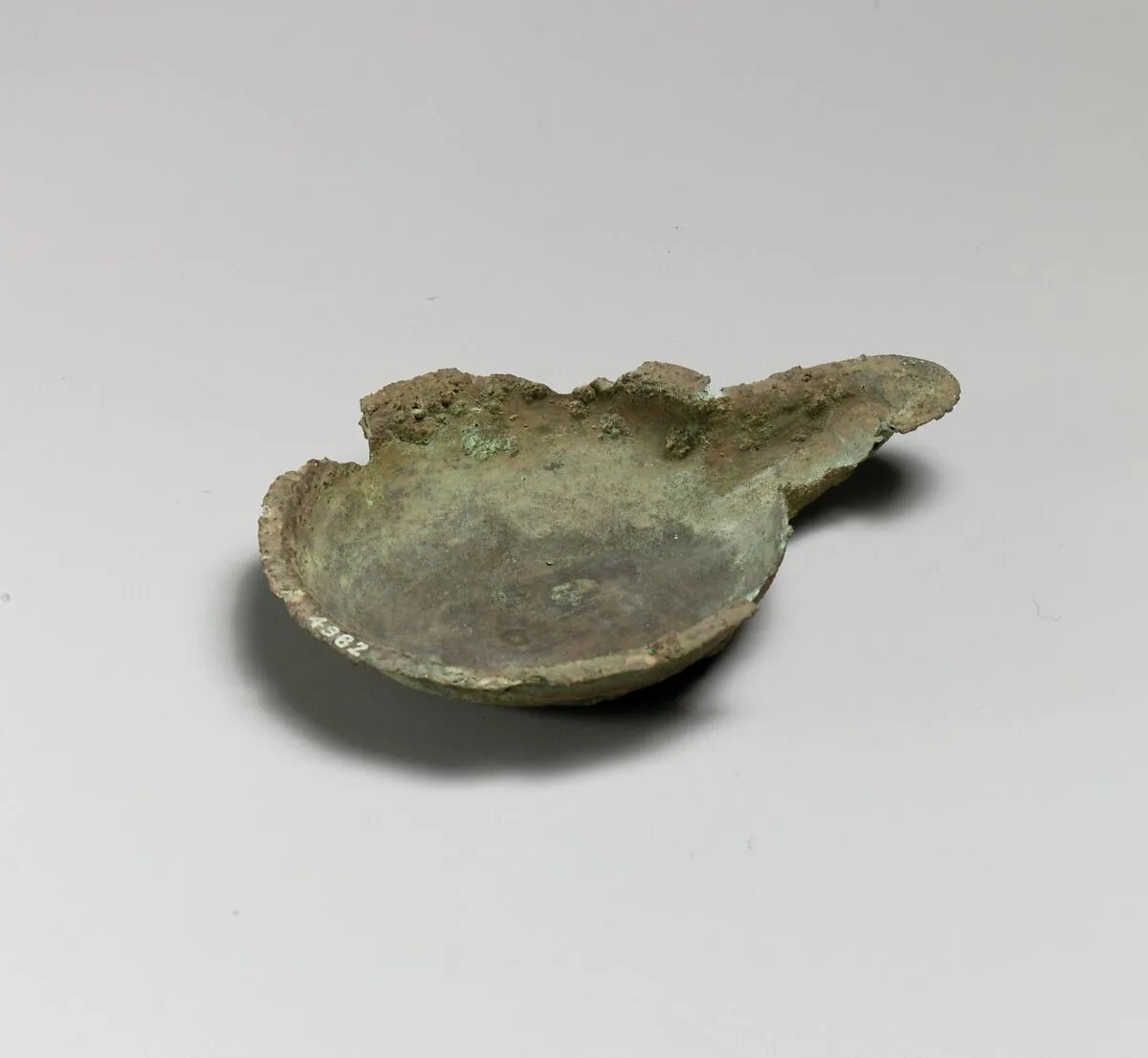 Bronze saucer-shaped lamp — Unknown