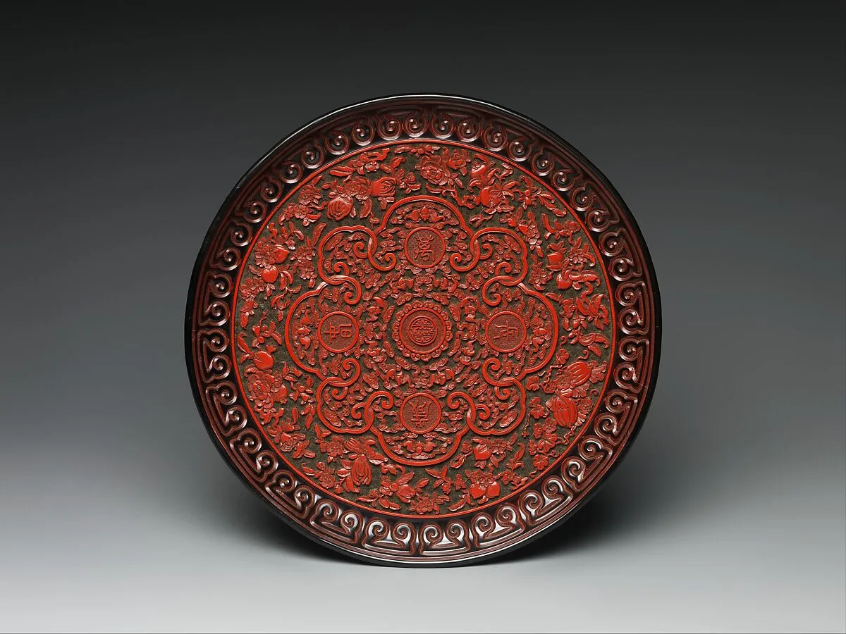 清乾隆 剔彩萬歲長春漆盤|Tray with Chinese characters, bats, and fruits — Unknown