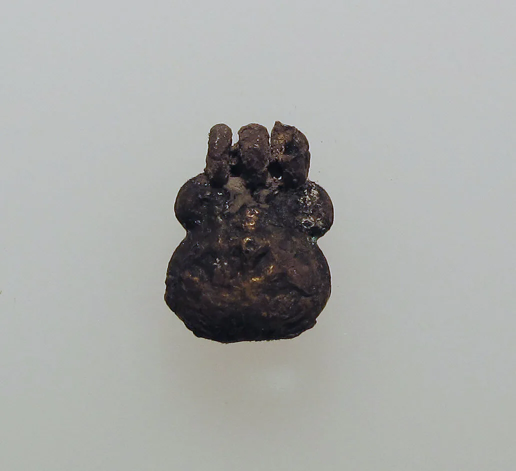 Pendant in the form of Hathor's head — Unknown