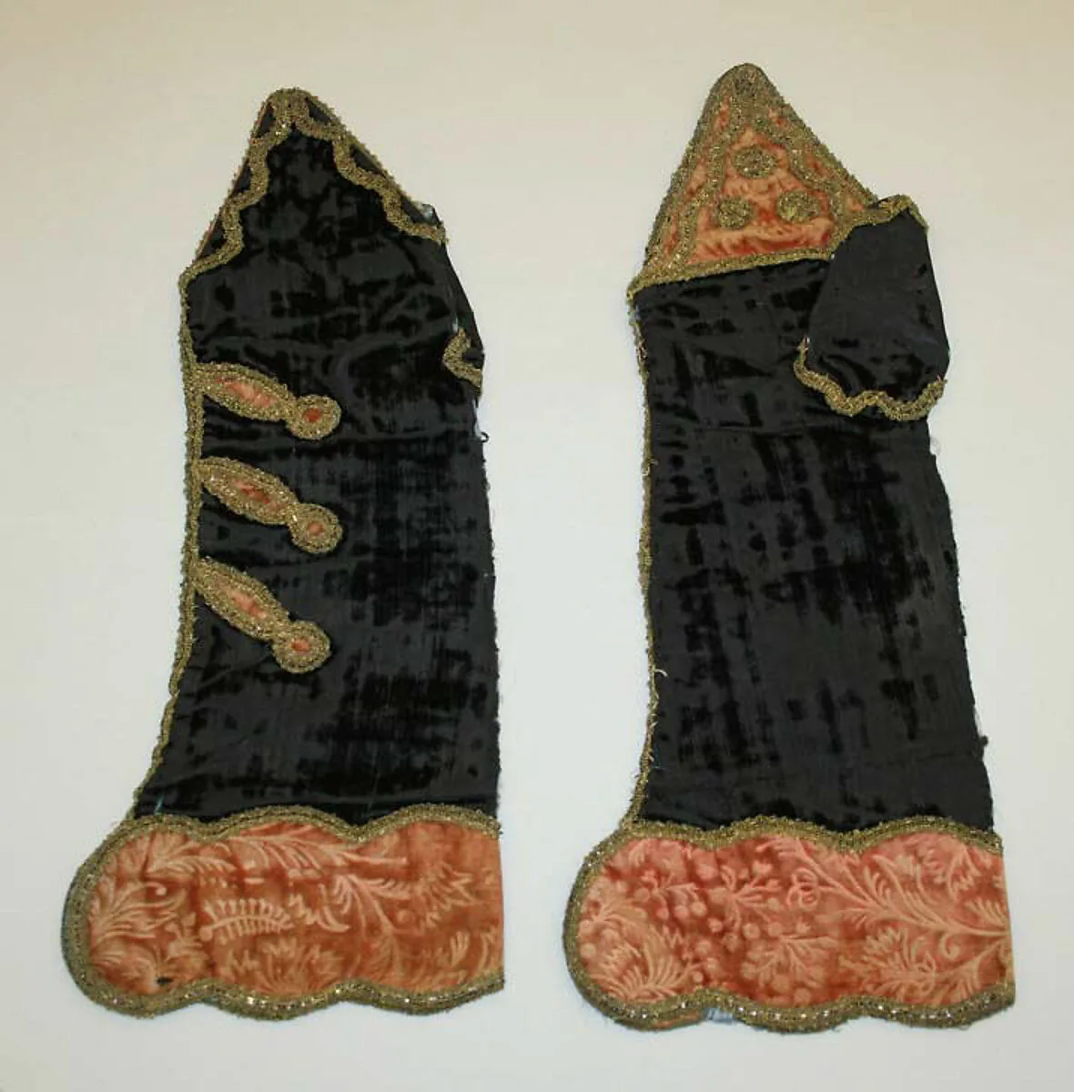 Mitts — Unknown