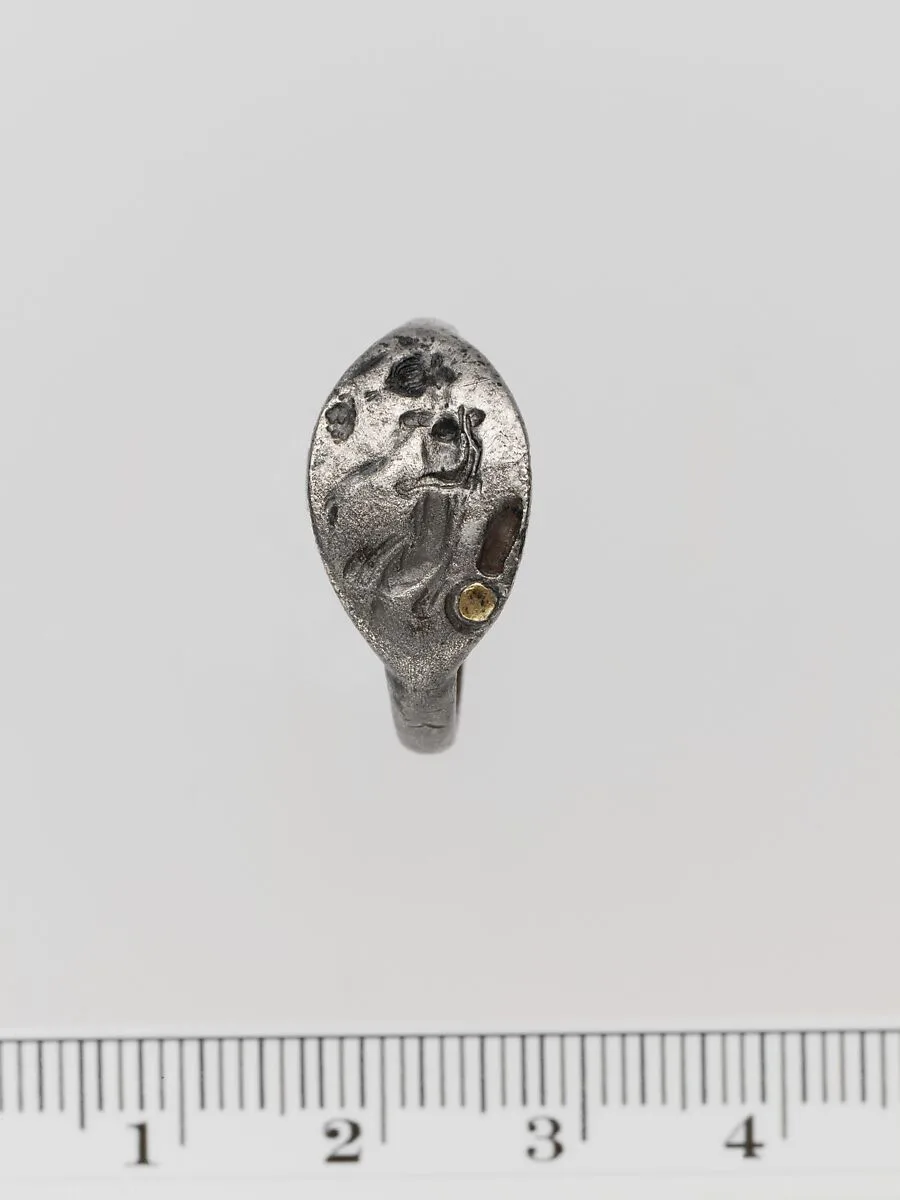 Silver ring — Unknown