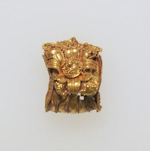 Earring, baule type