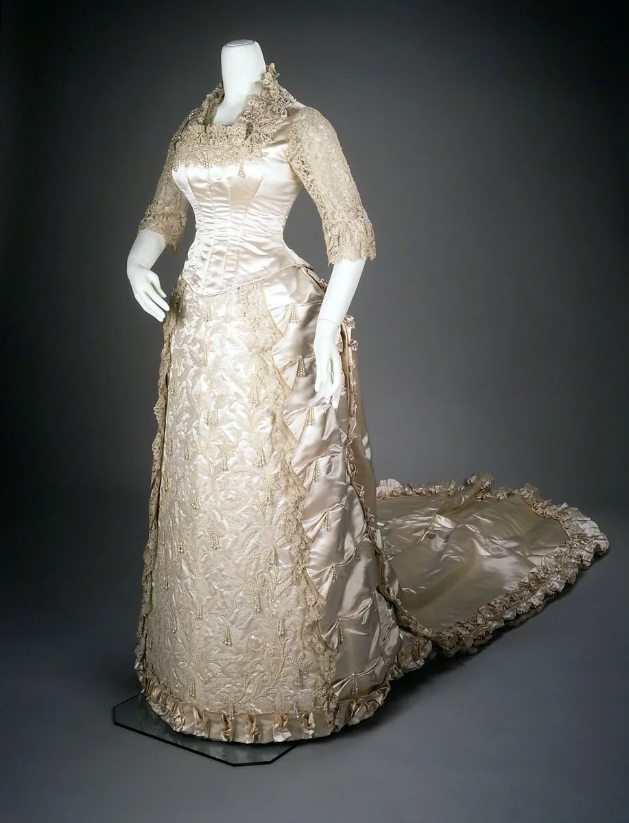 Wedding dress — Unknown