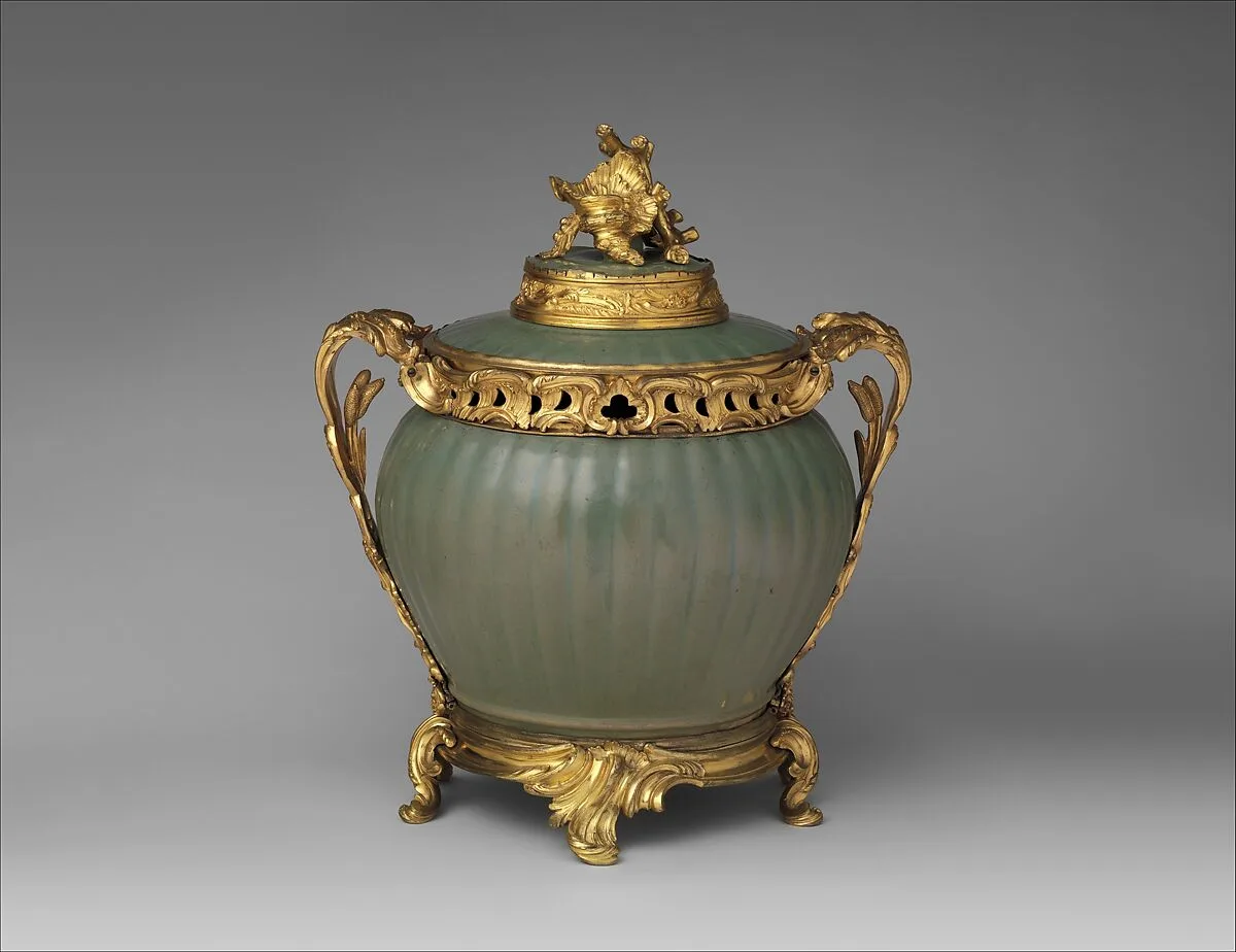 Potpourri bowl with cover — Unknown
