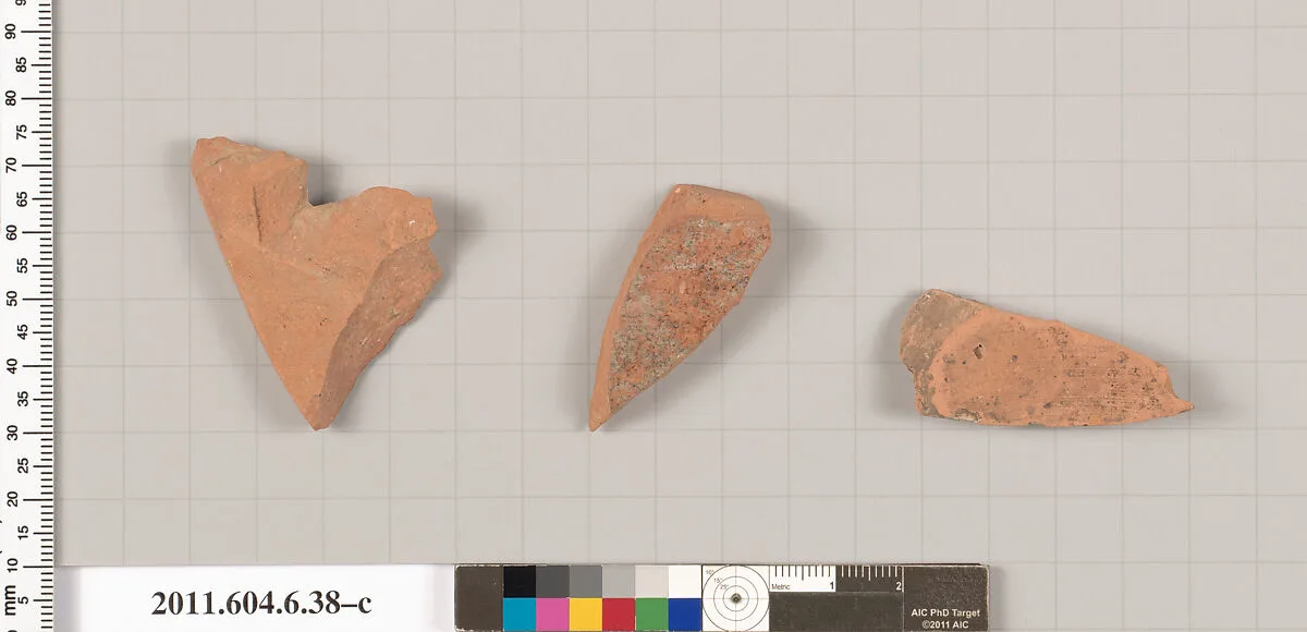 Terracotta fragments of closed shapes — Unknown