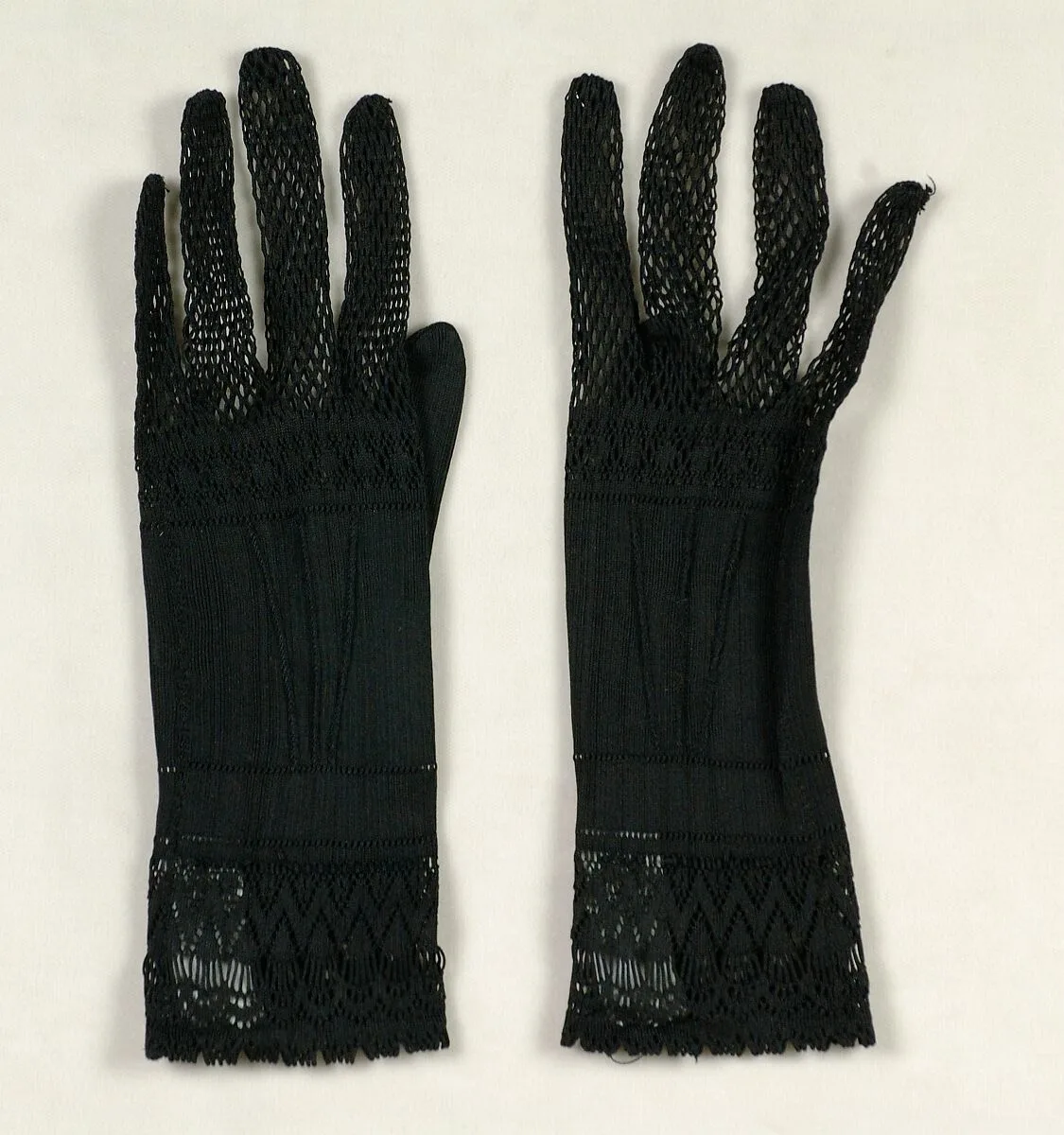 Gloves — Unknown