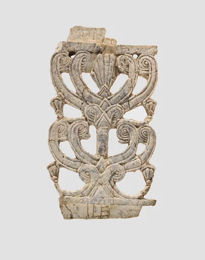 Openwork plaque with a hybrid tree