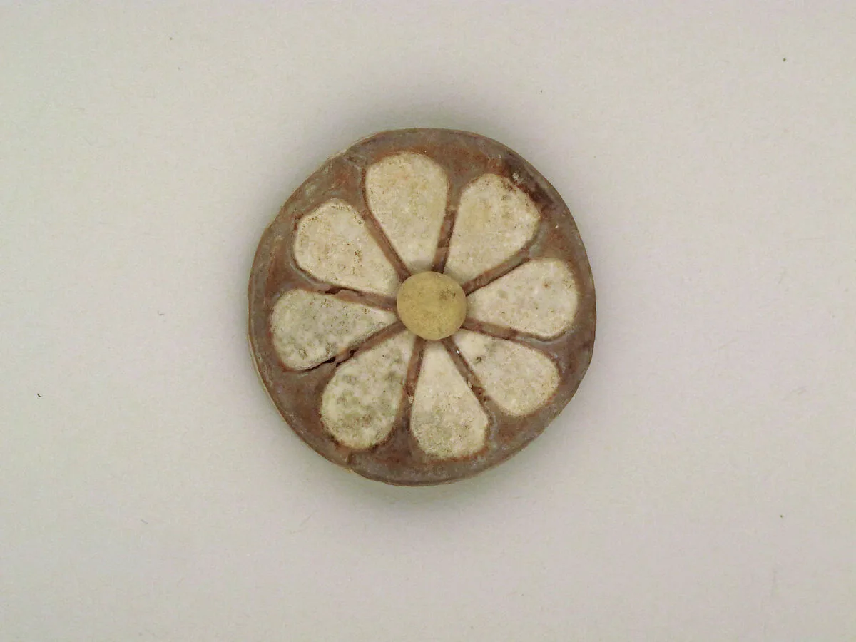 Roundel with daisy pattern — Unknown