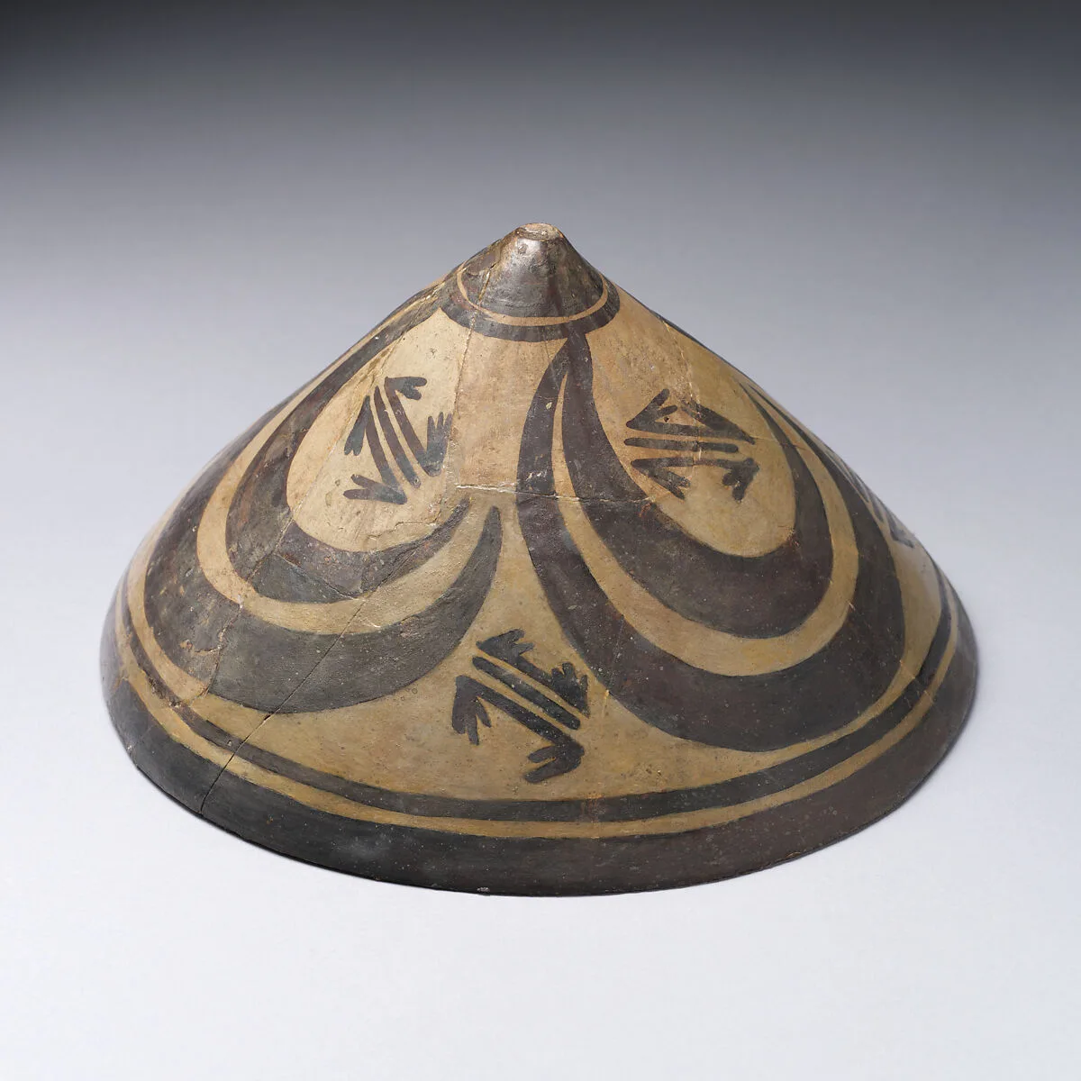 Bowl with radial design of ibex horns — Unknown
