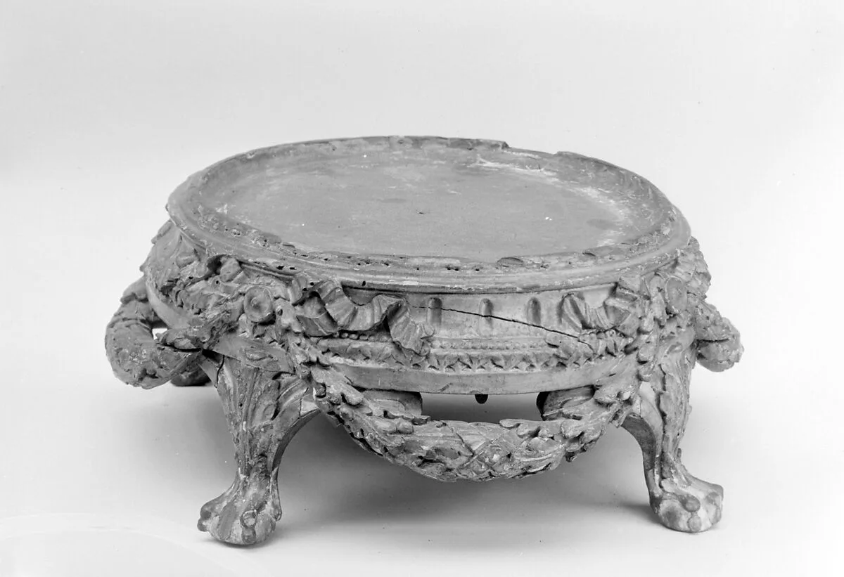 Vase stand — Unknown
