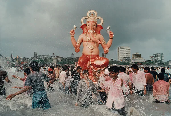 Ganapati Immersion, Chowpatty, Bombay, Maharashtra — Raghubir Singh