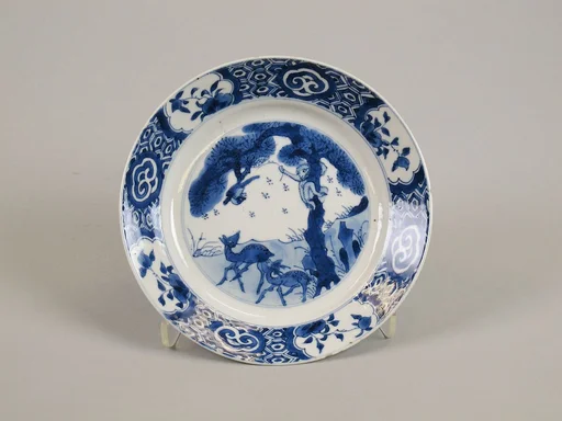 清 青花“爵祿封侯”瓷盤|Plate with Monkey, Bees, Magpie, and Deer