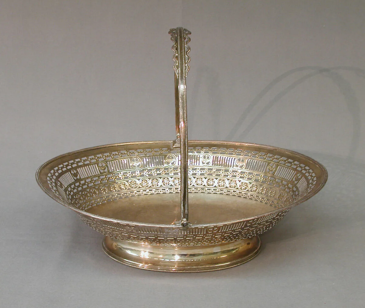 Cake basket — Tudor and Leader
