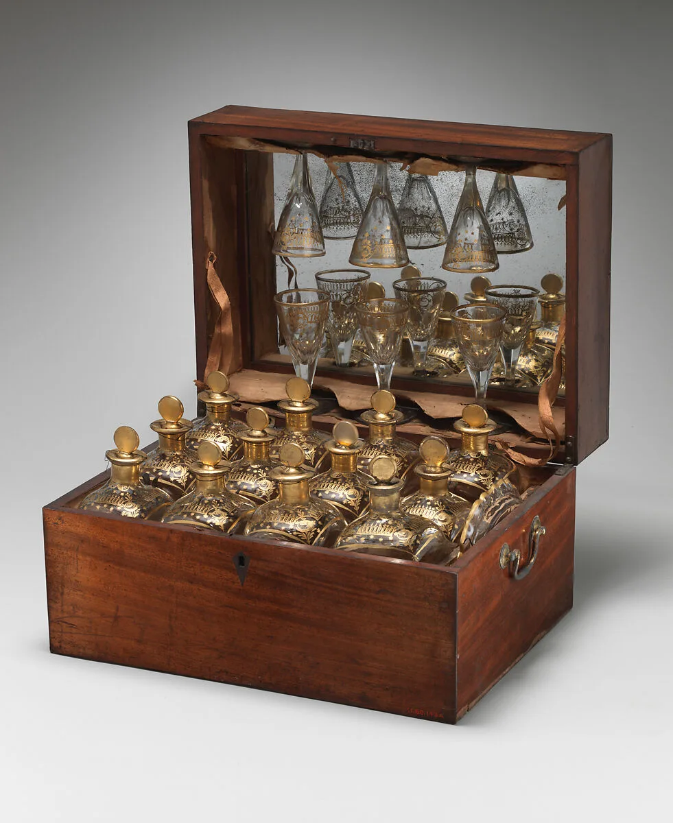 Canteen with twelve bottles, six glasses and one dish — Unknown