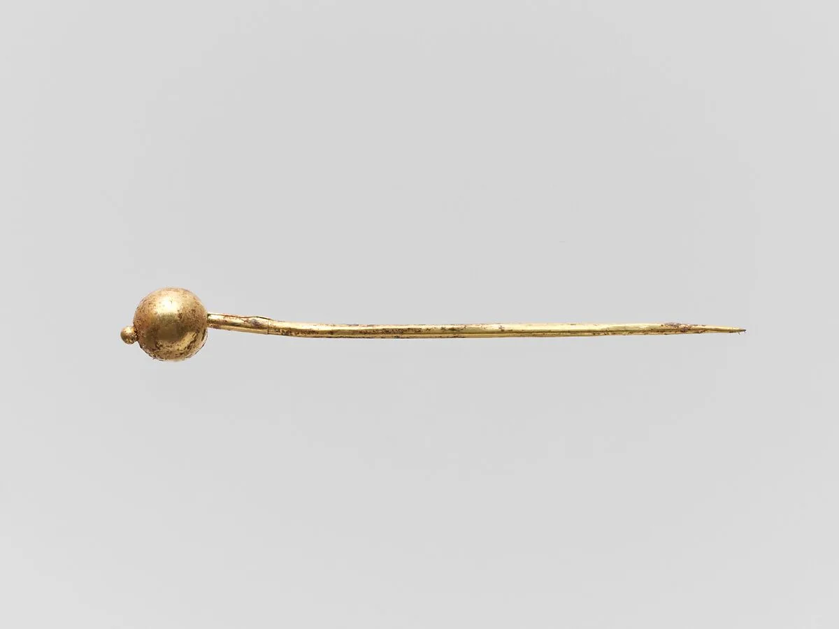 Gold pin — Unknown