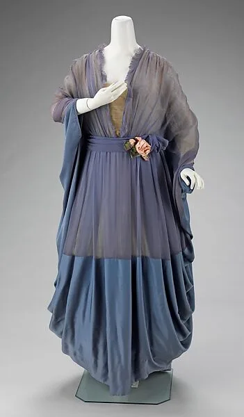 Tea gown — Unknown