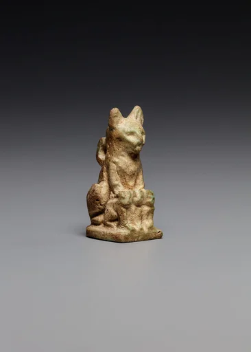 Amulet: Cat with 3 Kittens