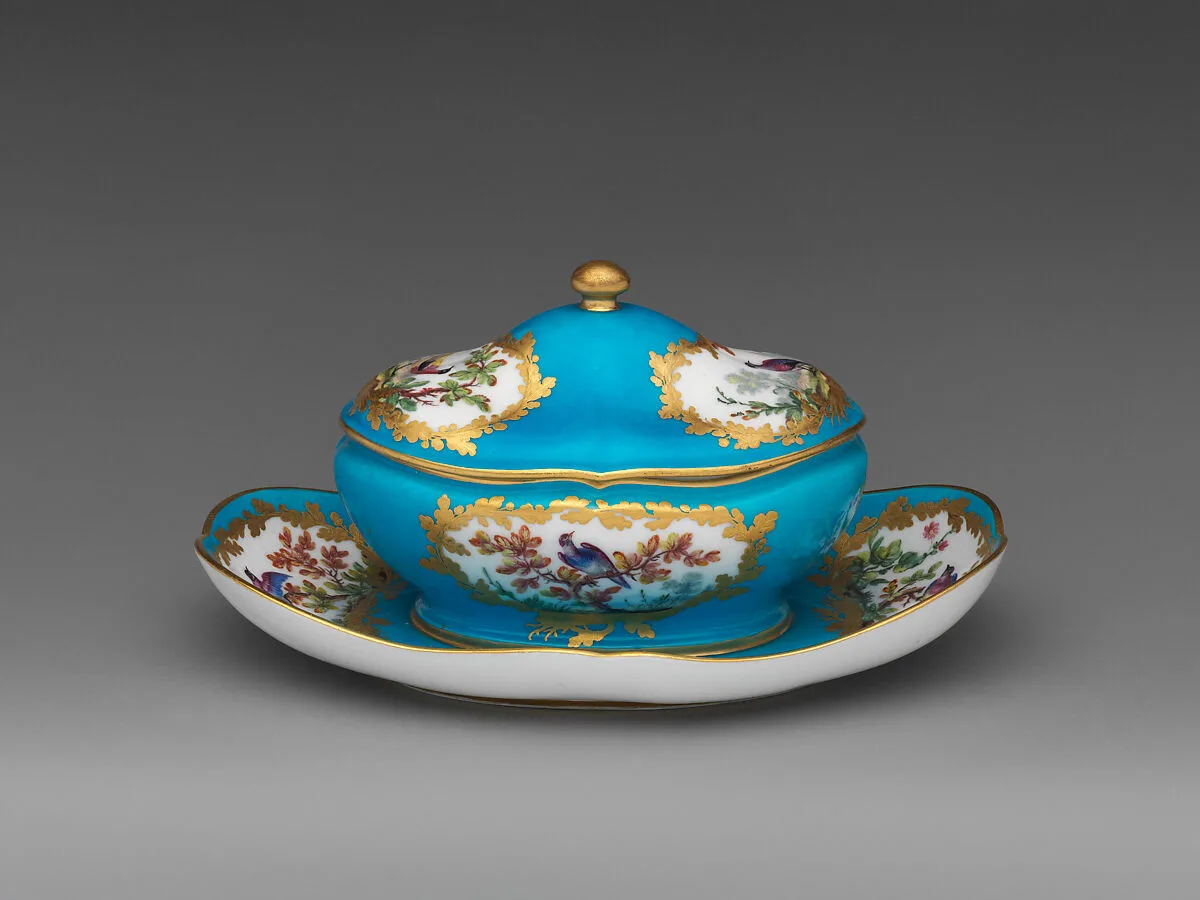 Sugar bowl with cover (sucrier de Monsieur le Premier) (one of a pair) (part of a service) — Sèvres Manufactory|Etienne Evans