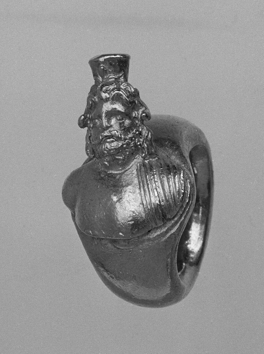 Ring with bezel in the form of a bust of Serapis — Unknown