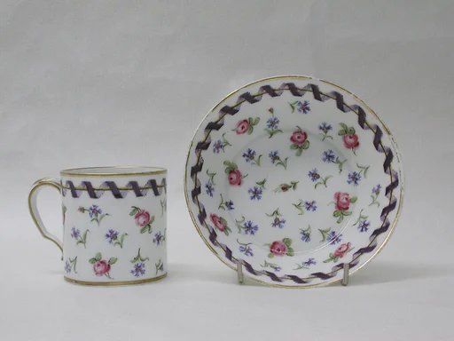 Cup and saucer (gobelet litron et soucoupe)