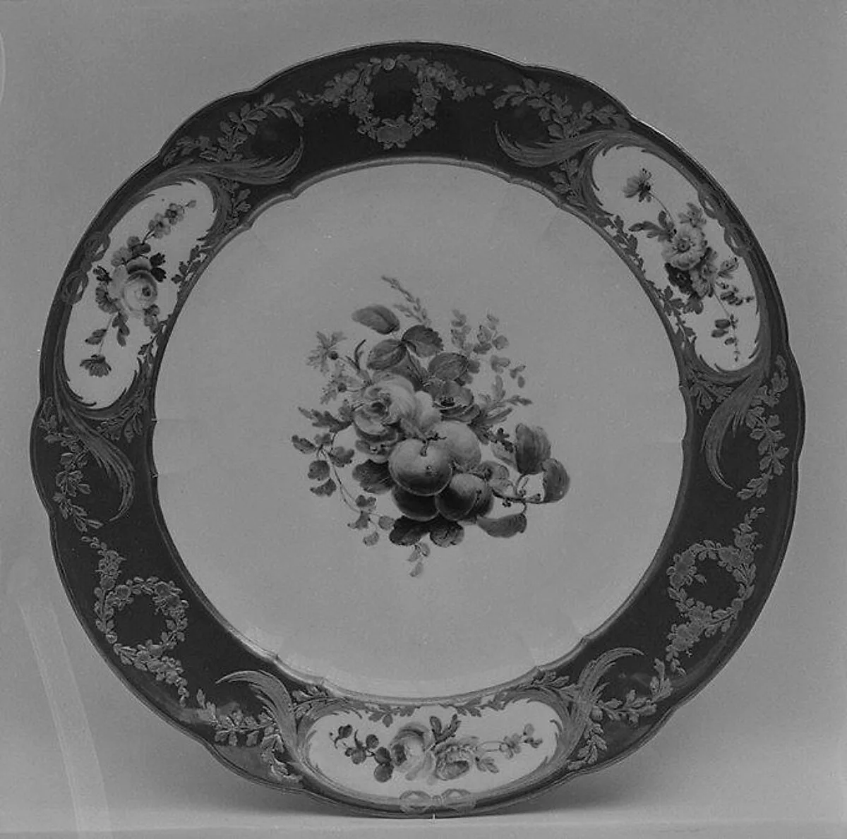 Plate (part of a service) — Sèvres Manufactory|Edme François Bouillat père|Geneviève-Louise Bouillat|Michel-Barnabé Chauvaux