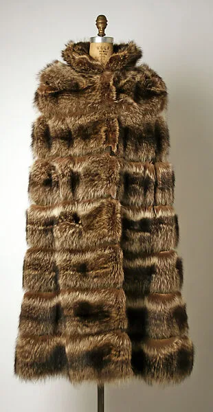 Cape — Arnold Scaasi