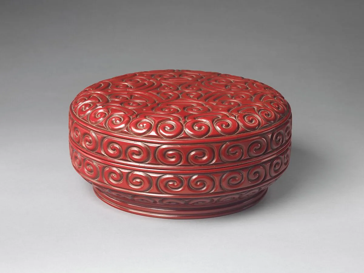 元末明初 楊茂款雕漆朱面剔犀劍環紋盒|Box with pommel scroll design — Unknown