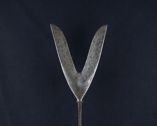 Arrowhead (<i>Yanone</i>)