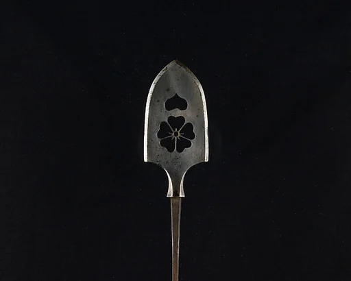 Arrowhead (<i>Yanone</i>)