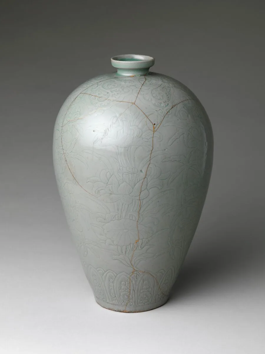 청자 음각 연꽃 무늬 매병 고려|靑磁陰刻蓮花文梅甁 高麗|Maebyeong with lotus decoration — Unknown