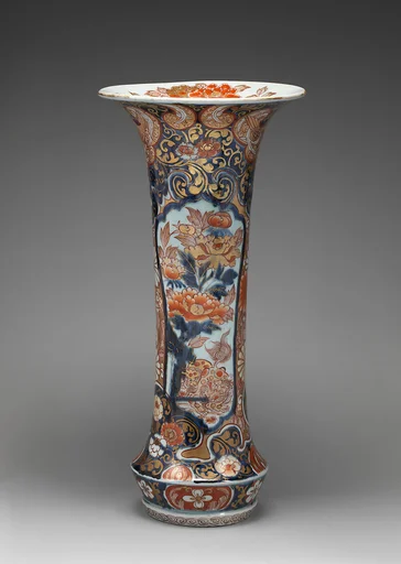 Beaker vase (part of an assembled garniture)