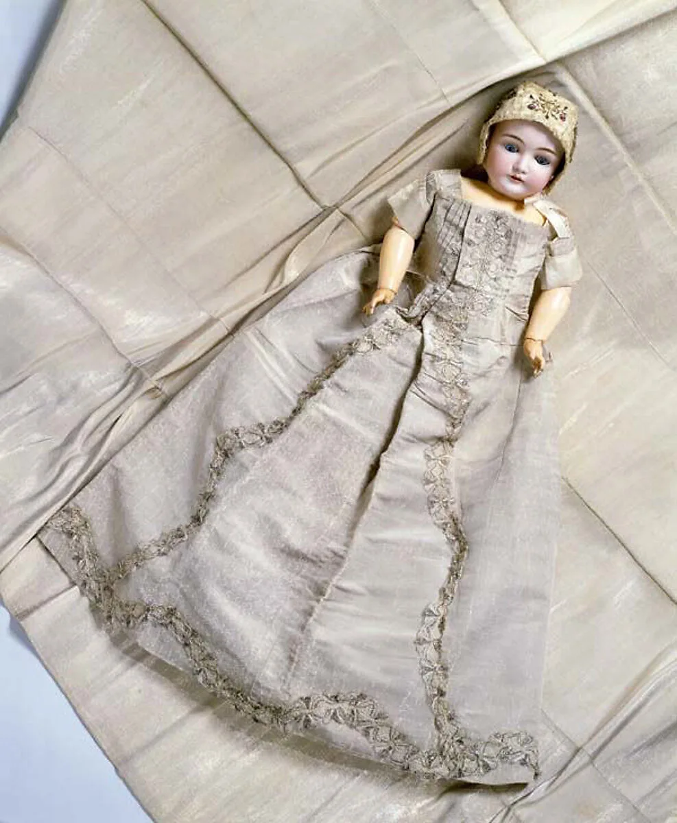 Christening ensemble — Unknown