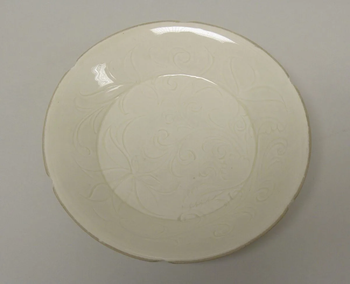 北宋 定窯醬色釉六出花口碗|Dish with hexafoil rim — Unknown