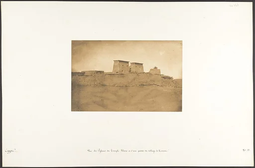Vue des Pylones du Temple Khons et d'une partie du village de Karnac