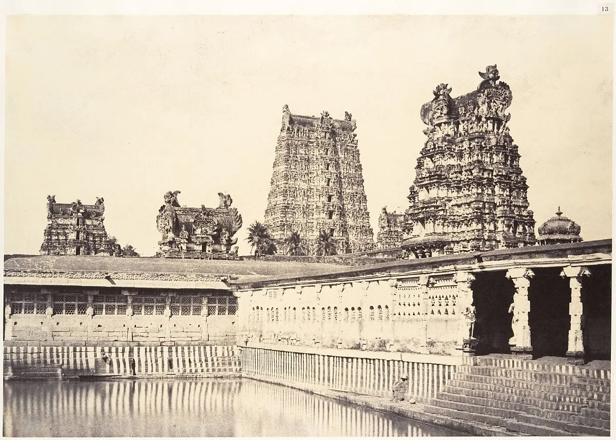 View of the Sacred Tank in the Great Pagoda — Linnaeus Tripe