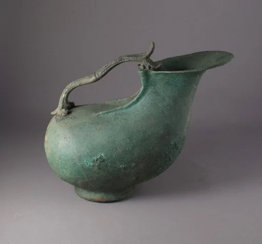 Askos with handle