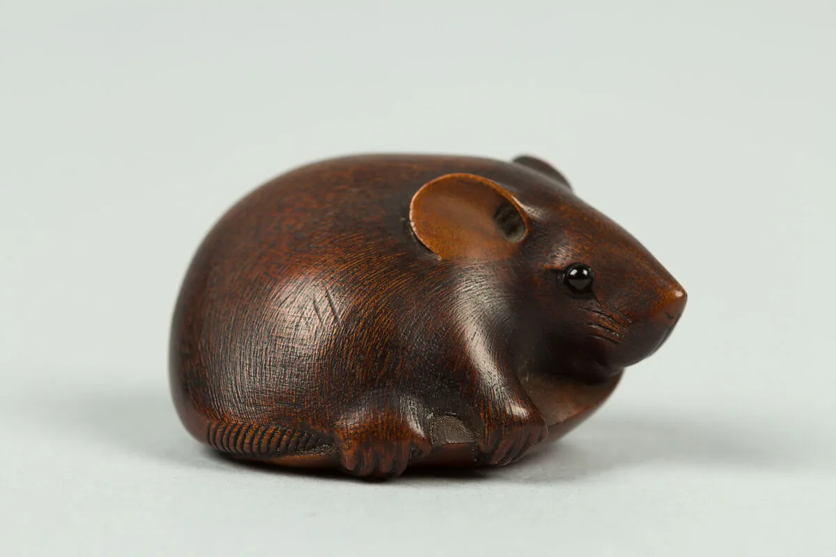 豆鼠木彫根付|Netsuke of a Rat Grasping a Soybean Pod — Unknown