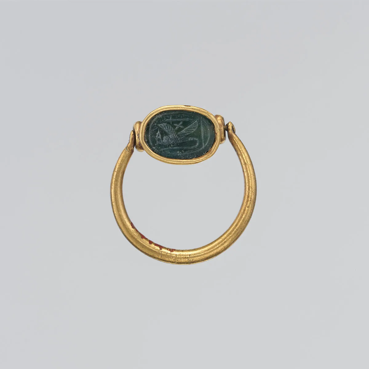 Gold ring with green jasper scaraboid — Unknown