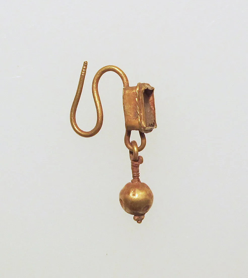 Earring-hook type with pendant — Unknown