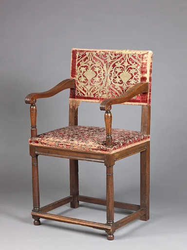 Armchair (chaise à bras)