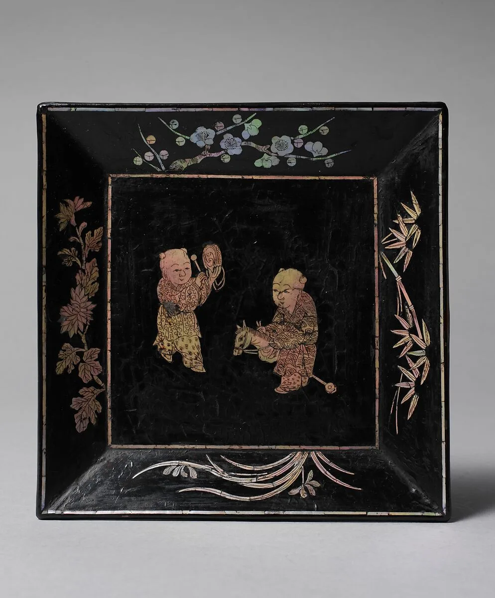 明 黑漆嵌螺鈿嬰戲圖盤|Dish with two boys — Unknown