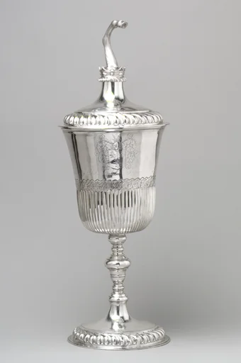 Standing cup with cover